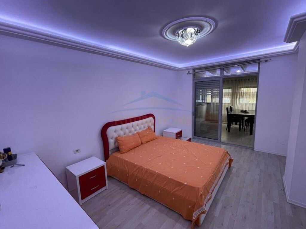 Appartamento 2+1+2+ Veranda in Vendita, Palazzo con Freccia