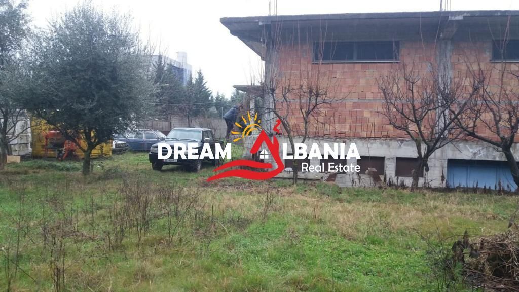 Shops for sale on the Tirana-Durres Highway, near the Agro-Food Industrial Market in Tirana (ID 4181069)