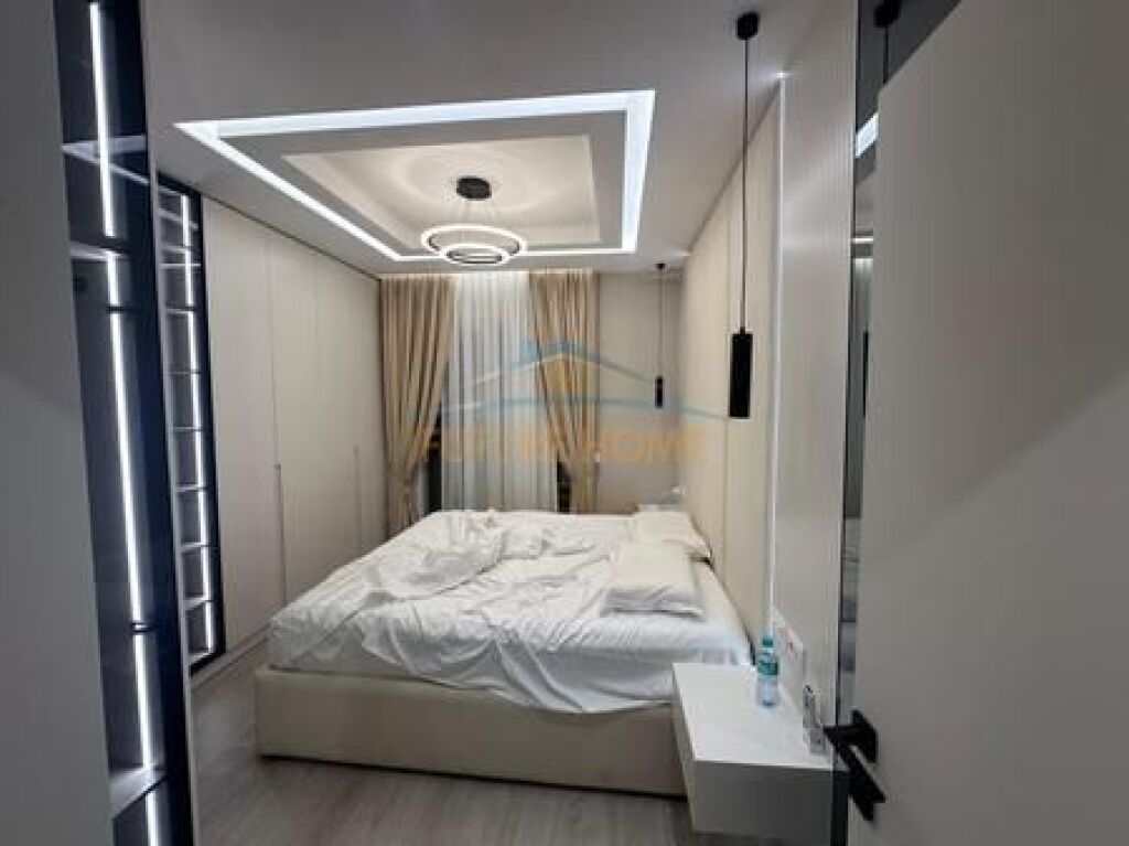 Shitet Apartament 3+1+2,tek Kompleksi E-88,Tiranë.