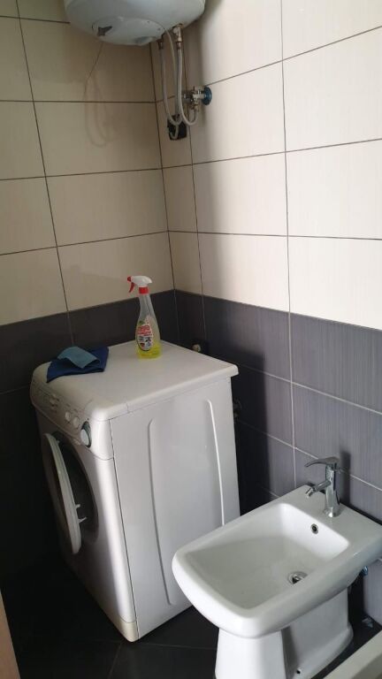 2+1,i mobiluar te kompleksi panorama stacion treni,700 euro