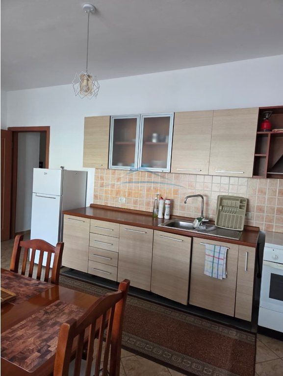 Qera, Apartament 1+1, Rruga Riza Cerova,Tiranë