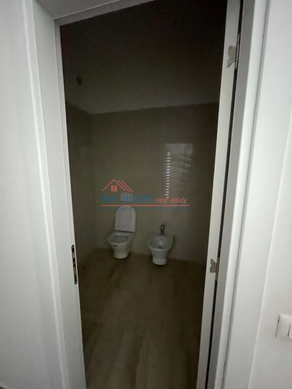 Zyre me Qera Farmacia 10 Tirane