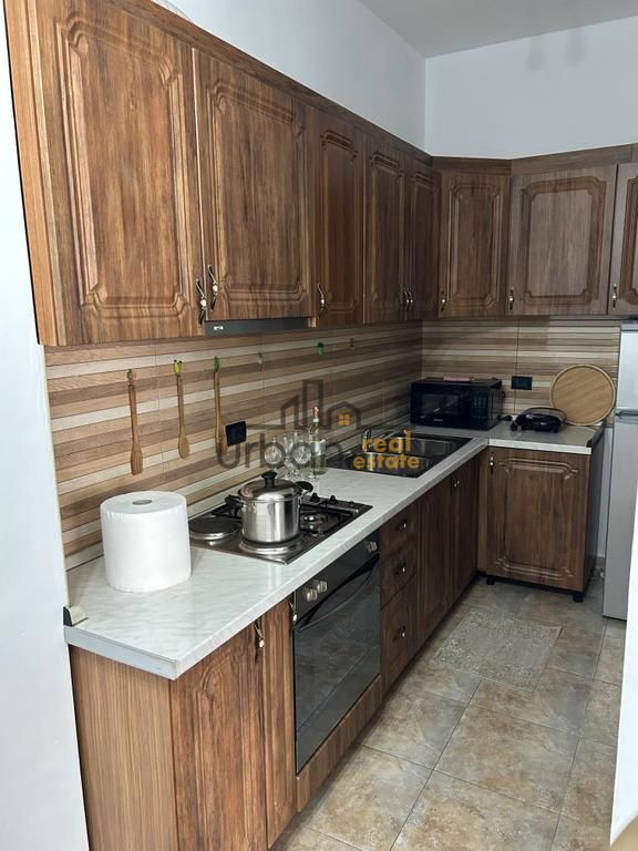 Qera, Apartament 2+1, Pazari i Ri, Tiranë - 800€ | 100 m²