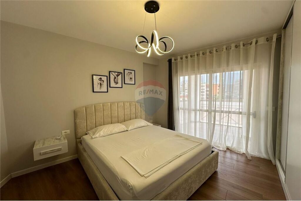Apartament per qira 2+1+2 tek Rruga e Barrikadave