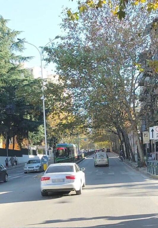 Ambient komercial per qira tek Harry Fultz