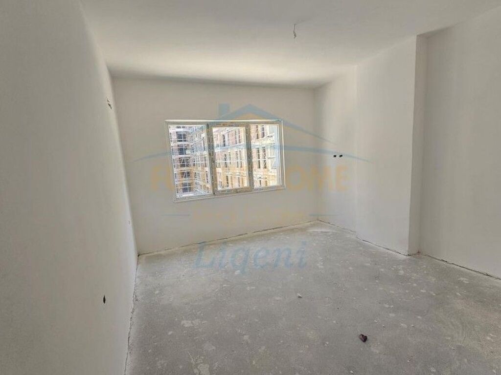 Shitet, Apartament 1+1, Univers City, Tirane.
