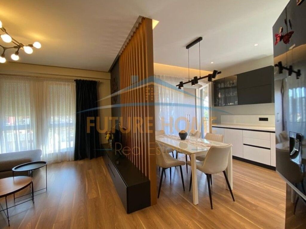 Qira, Duplex, 5 Maji