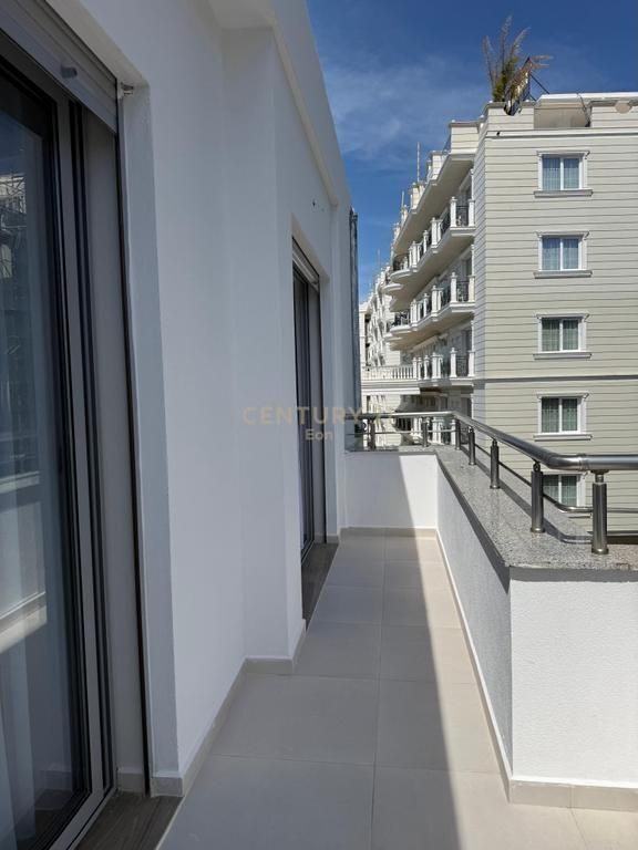 Apartament luksoz për shitje në Golem – vetëm 30 metra nga deti!