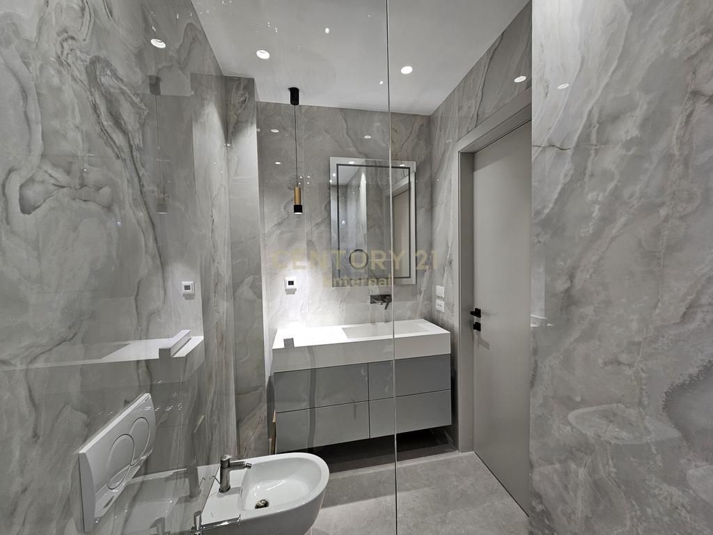 Apartament Luksoz 2+1+2 per Shitje ne Lake View