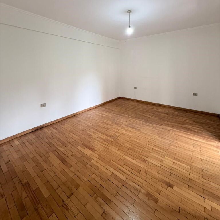 🏢 Apartament 3+1 për Qira – Qendër, pranë Kafe Flora