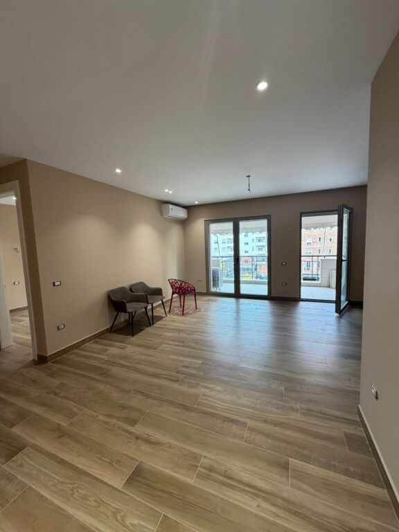 APARTAMENT PER ZYRA TEK DELIJORGJI