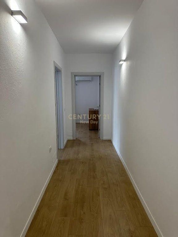 2+1 Per shitje prane Markates