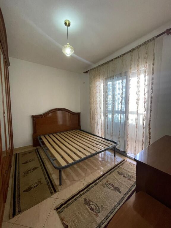 APARTAMENT 1+1 PER QERA TE PALLATI ME SHIGJETA