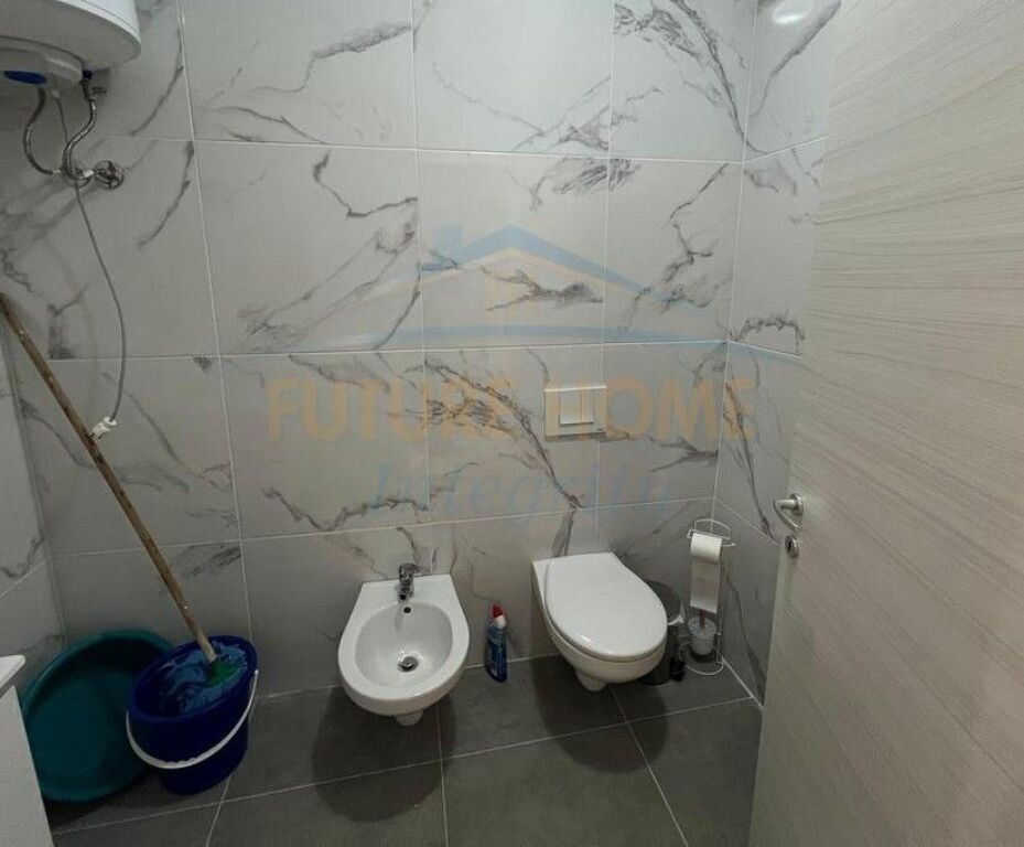 Affitto, Appartamento 1+1+Posto Auto, Complesso E-88, Tirana.