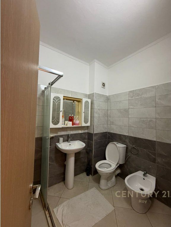 APARTAMENT 2+1+2 PER QERA NE QENDER TE DURRESIT!!!! - 500€ |