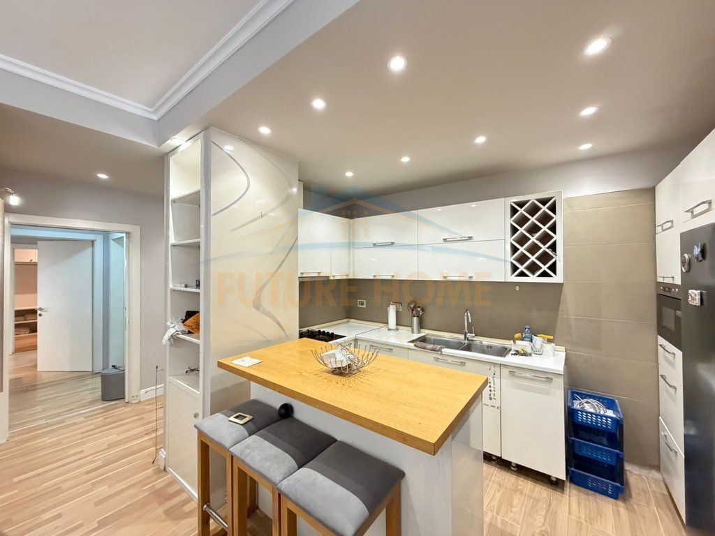 Qira, Apartament 3+1+2, Stacioni Trenit, Tiranë