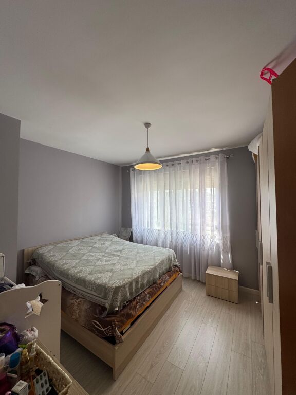 Shitet apartament 1+1 , pran fabrikes se miellit , Tirane