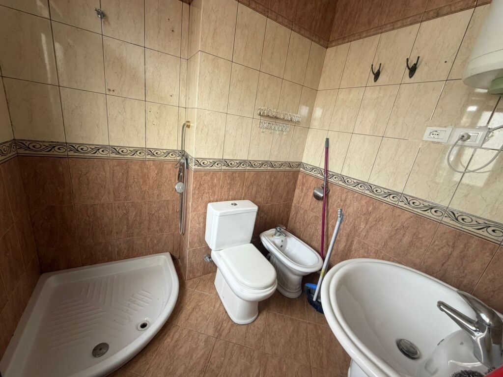 Apartament me qera 1+1 - 📍Rruga Myslym Shyri (Mbrapa Kastratit)