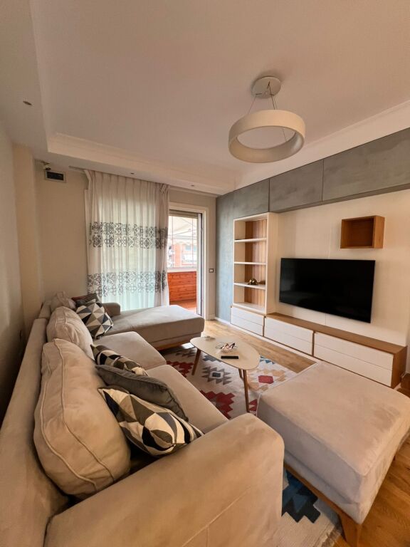 Jepet me qera 3+1+2 tek Komuna e Parisit