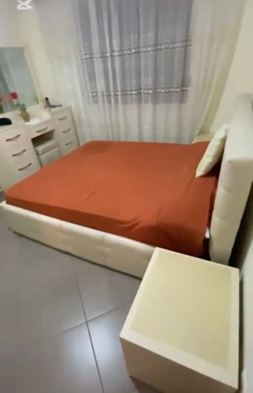 In affitto 2+1+1 Kthesa e Kamzes Pallatet e Verdha 400 mila leke