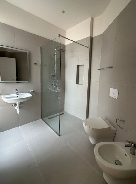 📍 Vilë me Qira në Green Valley Residences  Liqeni i Thatë