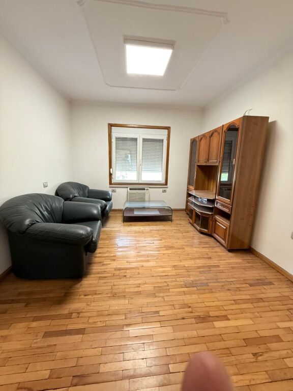 APARTAMENT 3+1 ME QERA NE QENDER