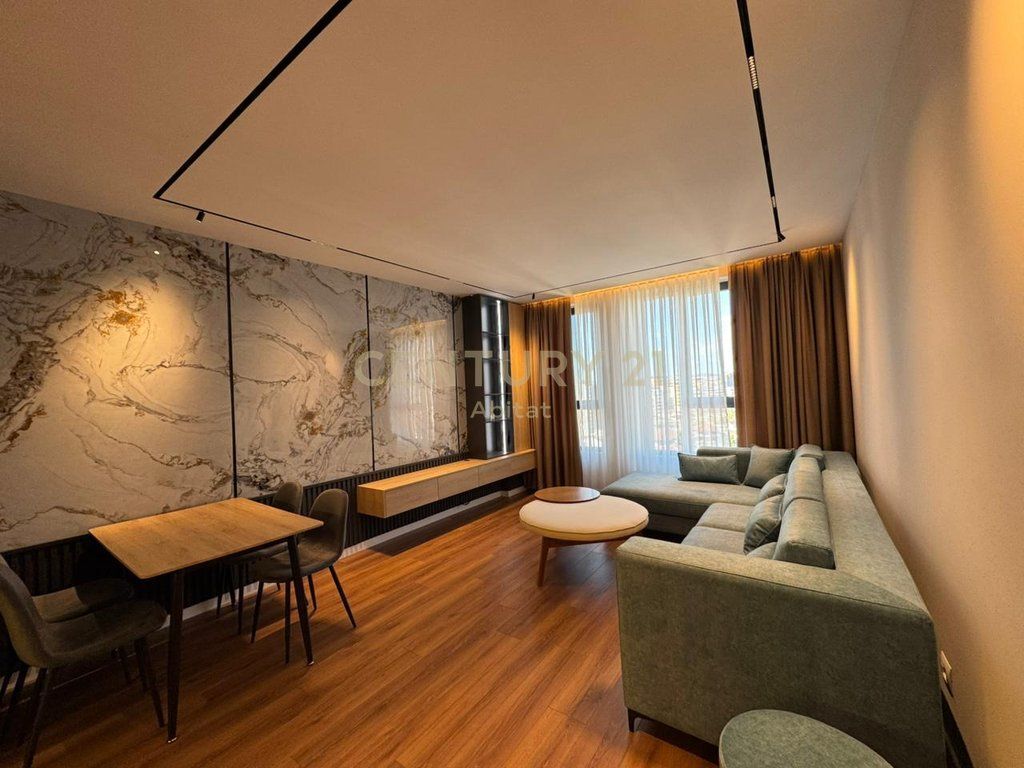 APARTAMENT 1+1 DHE POST PARKIMI PER SHITJE, BULEVARDI I RI