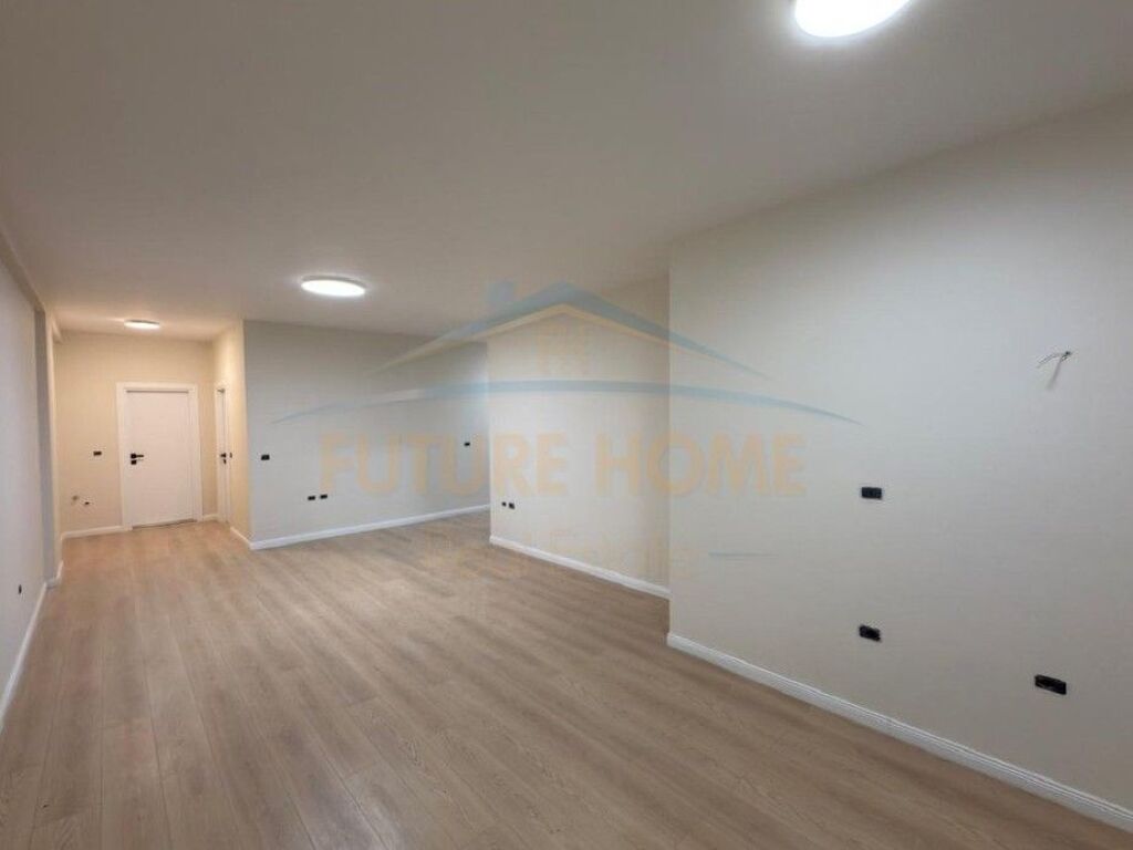 Shitet, Apartament 3+1, Rrugen Rrapo Hekali