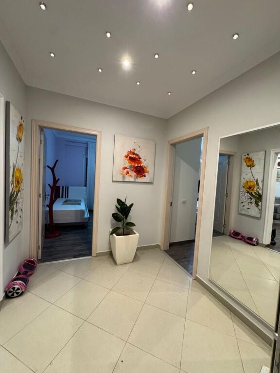 In vendita 2+1+2, super Vista, lago di Tirana