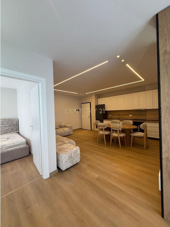 Apartament luksoz për shitje në Golem – vetëm 30 metra nga deti!