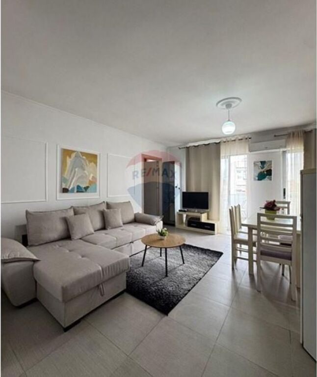 Apartament 2+1 per qira tek Komuna e Parisit