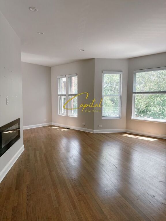 OFFICE FOR RENT 48 M2 21 DECEMBER 65,000 LEKE