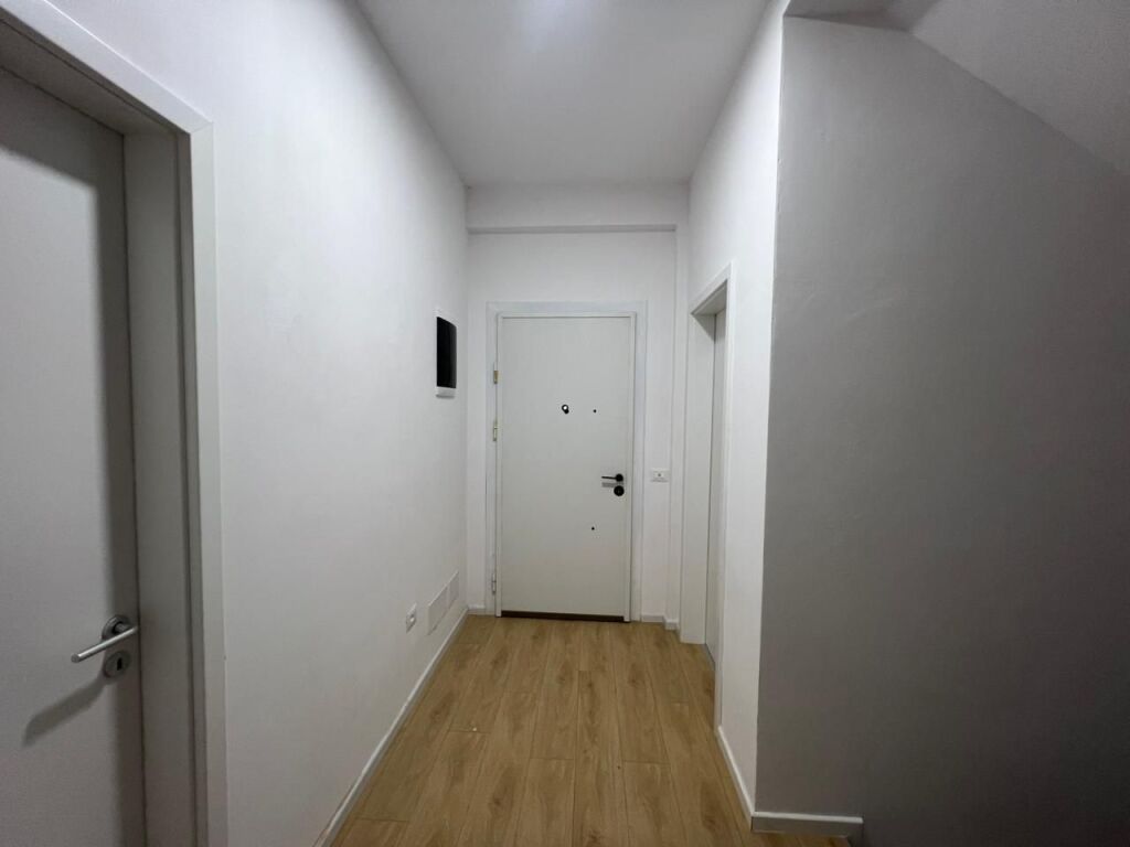 Vile moderne me qera , Residenca Aba