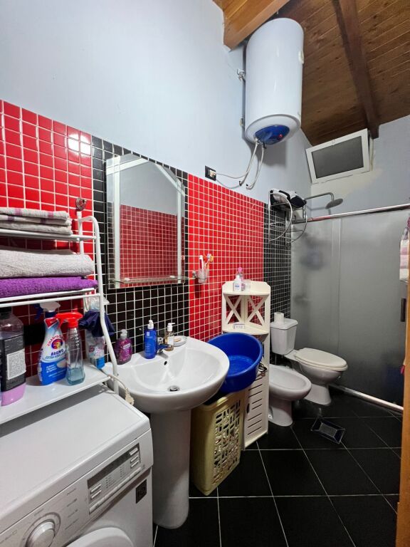 Shiten 2 apartamente tek Komuna e Parisit