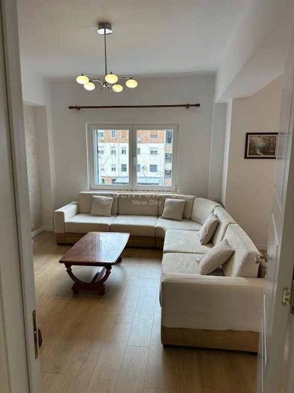 2+1 Per shitje prane Markates