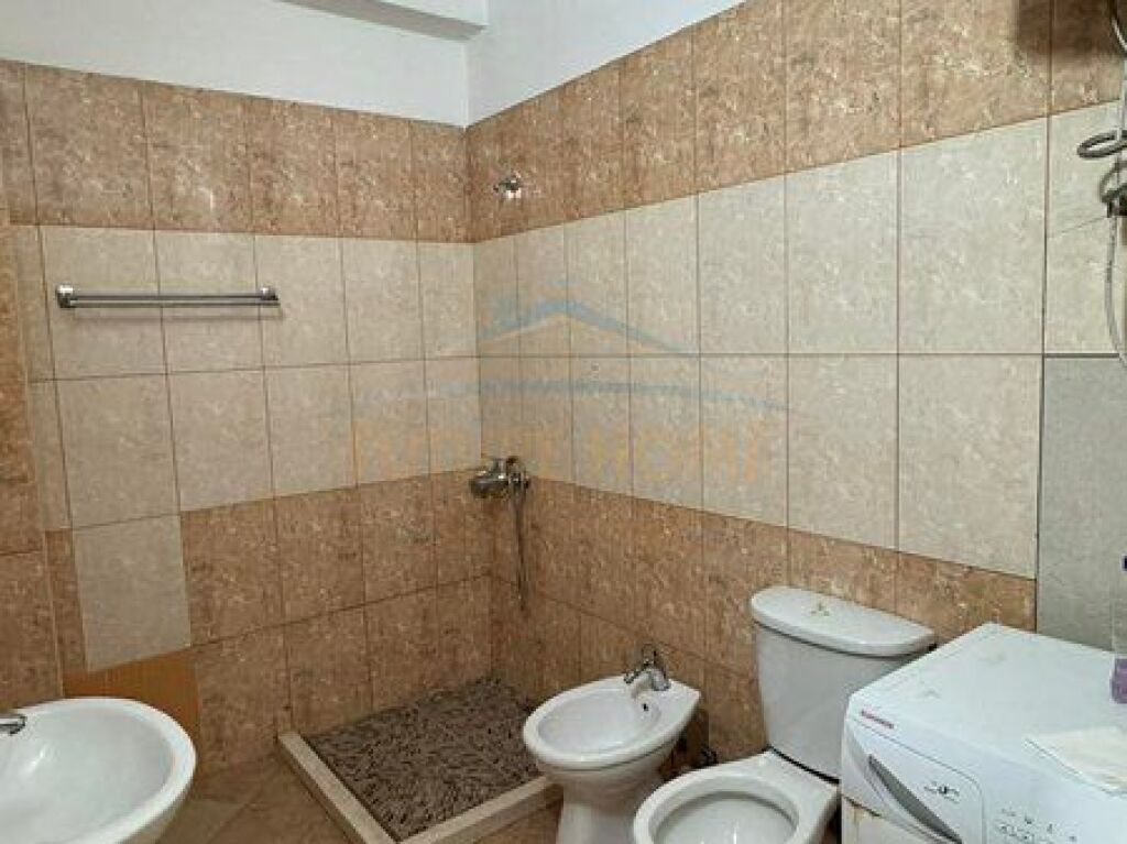 Shitet, Apartament 2+1, Pallatet Romario, Unaza e Re