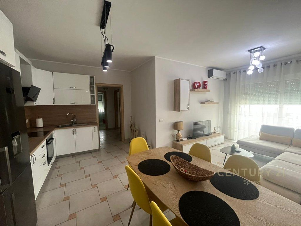 Apartament 2+1 me qira tek 5 Maj!!