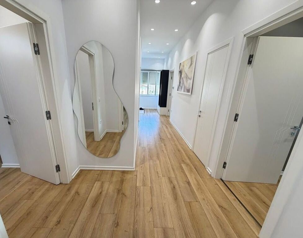 📌 Penthouse me Qira – Secret Garden, pranë TEG