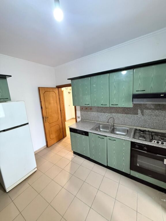 APARTAMENT 3+1 ME QERA NE QENDER