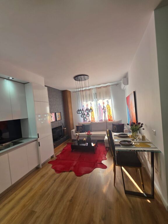 Shitet Apartament 1+1  Adresa : Mozaiku Tiranes  Kati 6  E mobiluar Siperfaqe 63 m2  Cmimi : 169,000 €