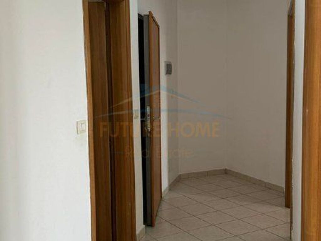 Shitet, Apartament 2+1, Pallatet Romario, Unaza e Re