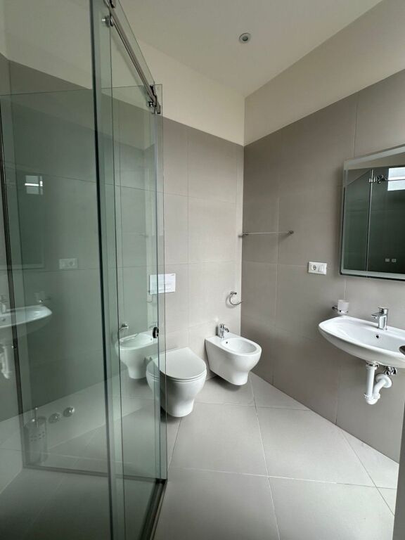 📍 Vilë me Qira në Green Valley Residences  Liqeni i Thatë