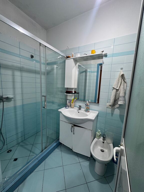 Shitet apartament 1+1 , pran fabrikes se miellit , Tirane