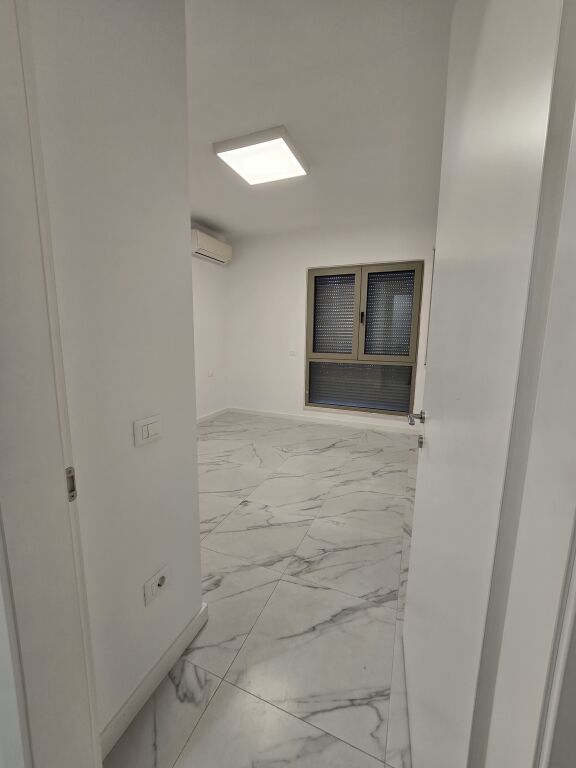 Zyra me qera 113m2 te Delijorgji