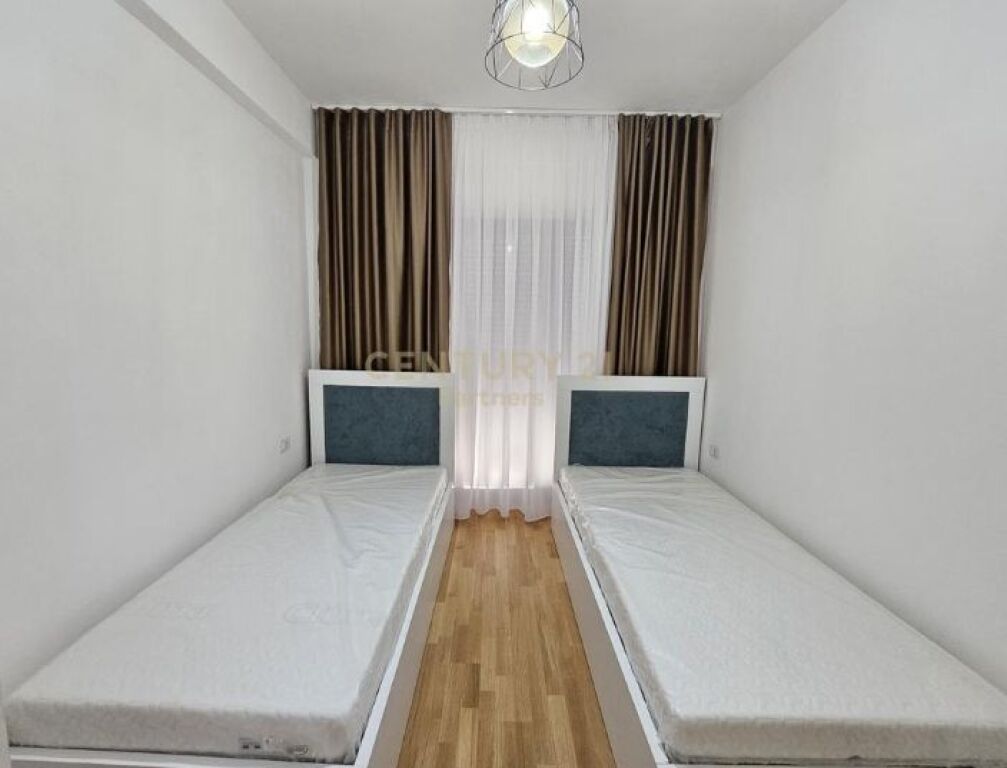 Affittiamo appartamento 2+1 con veranda