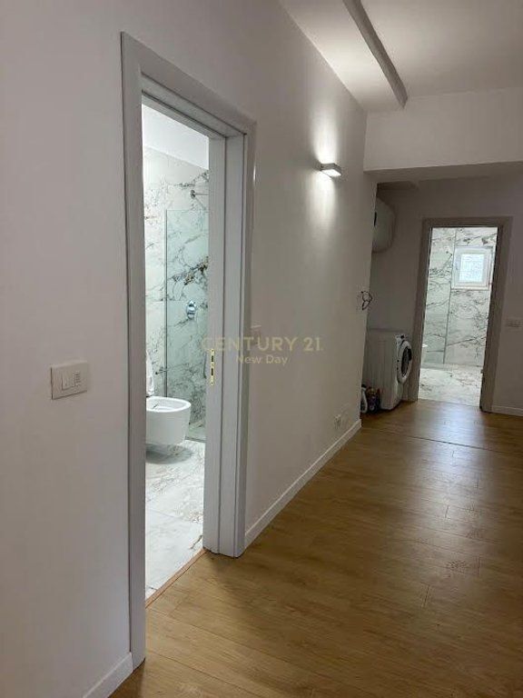 2+1 Per shitje prane Markates