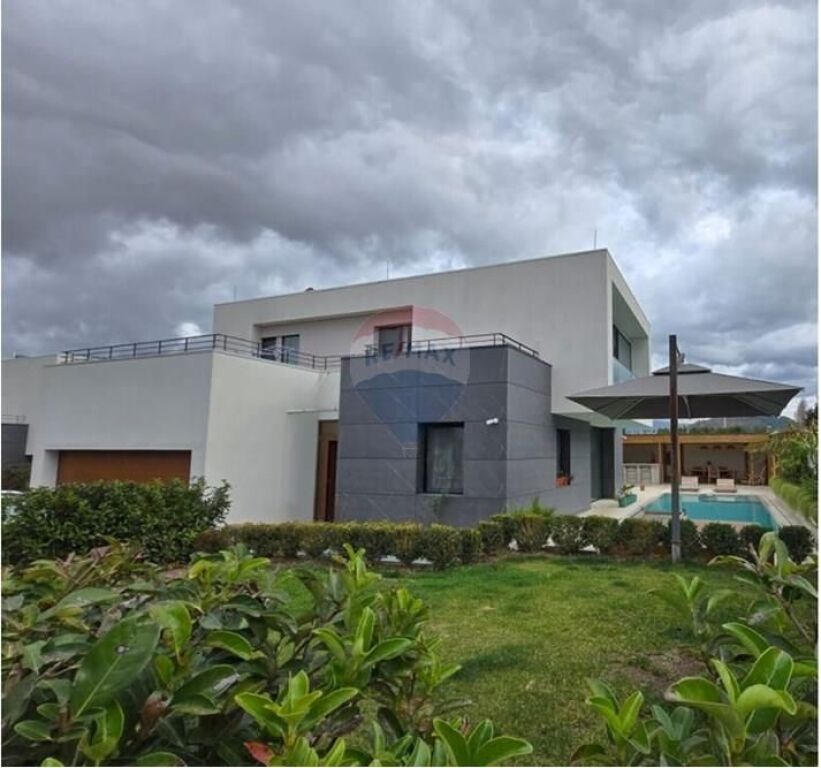 Vilë - Për Shitje - Vishnjë, Tiranë(ID: 530491002-171)