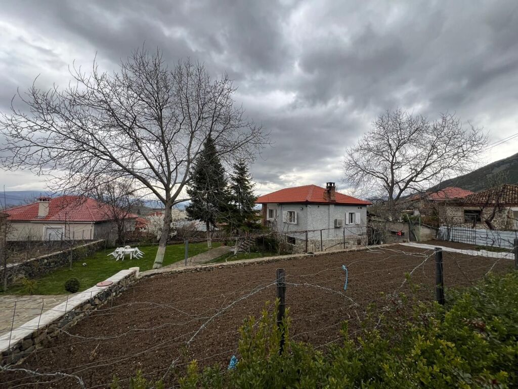 Shitet, Shtëpi Private 2-Katëshe”, Boboshticë-Korçë.