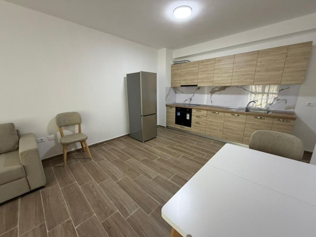 🏡 Apartamente 2+1 Me qera 📍 5 maji 💸Cmimi 50000 leke