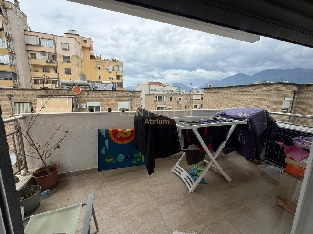 JEPET ME QIRA APARTAMENT 2+1+2+BALLKON TEK ISH TREGU ELEKTRIK !!